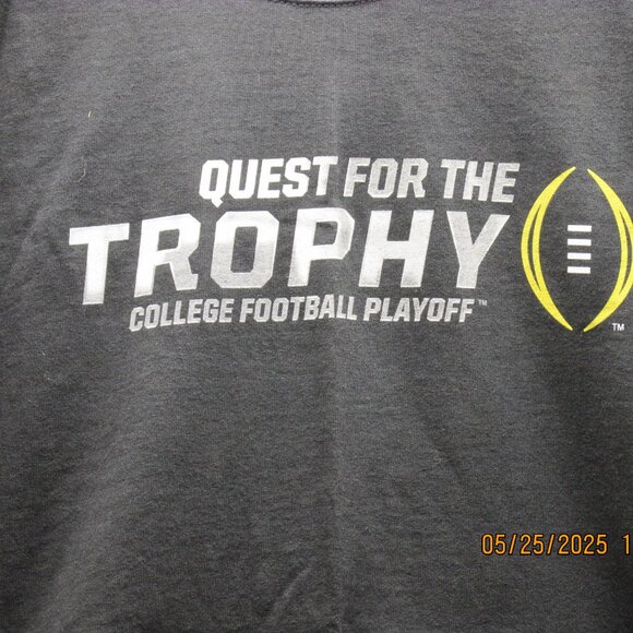 XL NCAA College Football Quest For The Trophy Short Sleeve Shirt-LOC-#098W - Picture 2 of 7